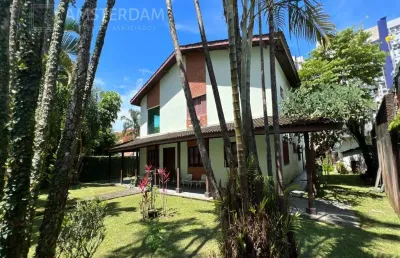 Casa para reforma ou demolição para edificação diversa.