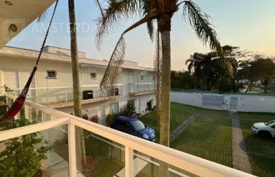 Casa no indaiá com 3 dormitórios, perto da praia, com duas vagas de garagem e duas suítes