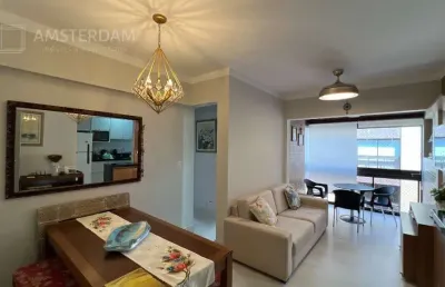 Apartamento reformado, frente, a 50 metros da praia, modulo 4.