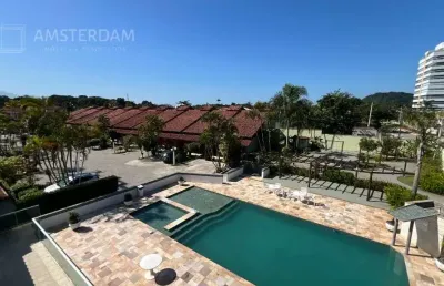 Casa club em condomínio fechado próximo ao mar em bertioga com 03 dormitórios e área gourmet privativa.
