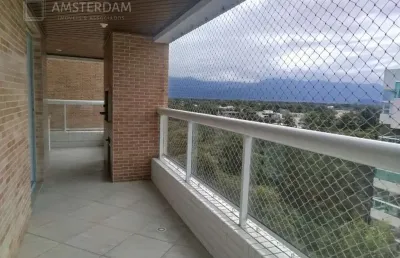 Apartamento de luxo para locação anual na riviera em bertioga-sp: 3 quartos, 1 suíte, 2 salas, 2 banheiros, 2 vagas de garagem, 93m².