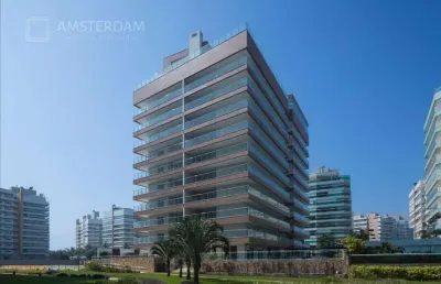 Apartamento de altíssimo padrão no módulo 8 na riviera, bertioga/sp: 4 suítes, 2 salas, 5 banheiros, 3 vagas e 201,63 m² de área.