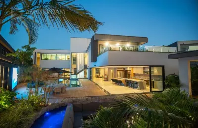 Luxuosa mansão de alto padrão na riviera, 7 suítes, 6 vagas de garagem, 1.945,17 m² de área.