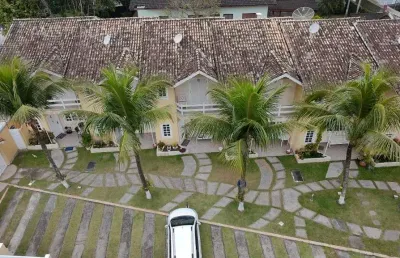 Venda de casa em condomínio em maitinga, bertioga-sp: 3 suítes, 2 salas, 4 banheiros, 2 vagas, 150m².
