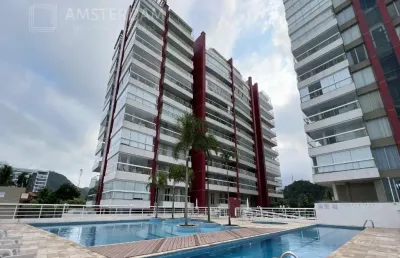 Apartamento frente ao mar com varanda gourmet e com infraestrutura de resort com piscina aquecida.