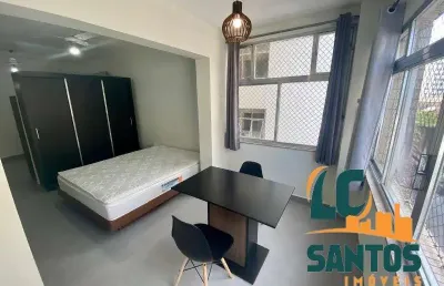 Apartamento reformado, porteira fechada e a meia quadra da praia!