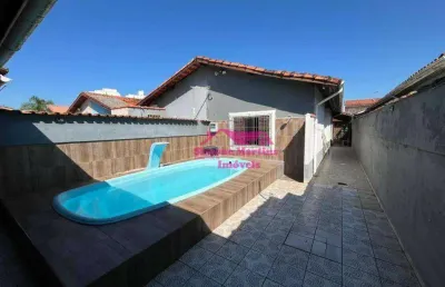 Casa à venda lado praia com 03 dormitórios e piscina na praia de mongaguá