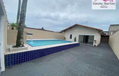 Casa com piscina em lote inteiro á venda na praia de itanhaém