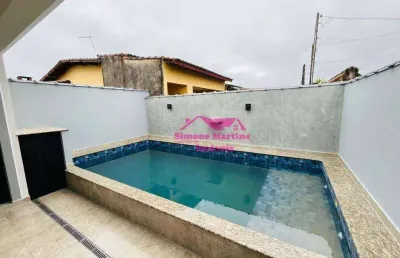 Casa nova com piscina e acabamento impecavel na praia de mongaguá
