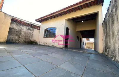 Casa com 02 dormitórios e amplo espaço de quintal à venda na praia de mongaguá