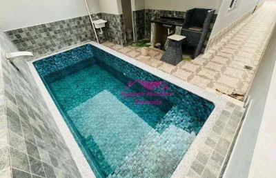Casa nova com 02 dormitórios e psicina na praia de mongaguá