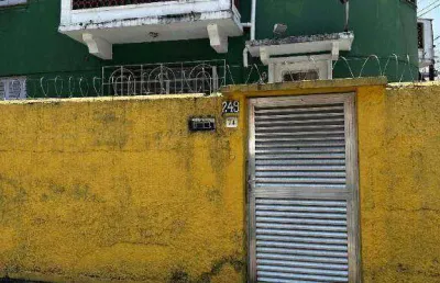Ótima sobrado de esquina todo isolado para fins comerciais bem localizada .