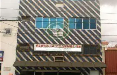 Amplo prédio comercial. c/ 1 loja térrea e duas salas altas