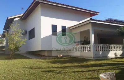 Linda casa em condomínio fechado, localizada na cidade itatiba./sp.