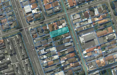 Terreno com 5 casas com potencial de construção para 4 andares