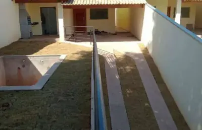 Casa a venda com 3 dormitórios e piscina - terra preta/mairiporã