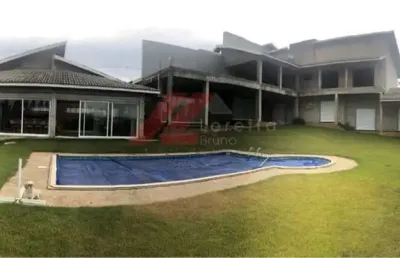 Casa de luxo em condomínio: 8 quartos, 8 suítes, 3 salas, 10 banheiros, 13 vagas e 680m² em atibaia-sp
