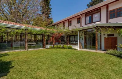 Linda casa em condomínio à venda em barueri-sp - bairro morada dos pássaros: 4 quartos, 2 suítes, 5 banheiros, 6 vagas, 1.120 m².