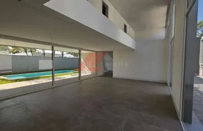 Magnífica casa em condomínio no jardim cordeiro, são paulo-sp: 4 suítes, sala ampla, 6 banheiros, 4 vagas, 812,49m² de luxo!