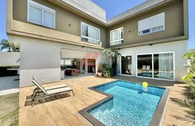 Casa em condomínio de luxo na granja viana - 4 quartos, 4 suítes, 5 banheiros e 6 vagas de garagem - 345,39 m² - carapicuíba-sp.