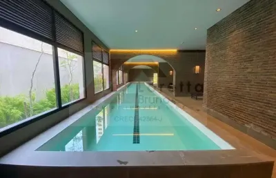 Duplex exclusivo nos jardins: 110m² útil, 2 suítes, 3 banheiros, 2 vagas.