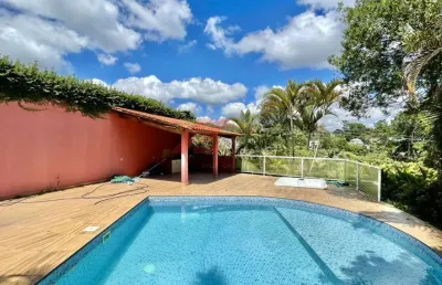 Imperdível oportunidade de adquirir uma casa de alto padrão na chácara são joão, em carapicuíba-sp, com 4 quartos, 1 suíte, 4 banheiros, 6 vagas de garagem e 409,00 m² de área. confira!