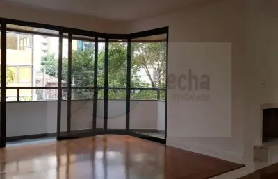 Excelente apartamento, totalmente reformado, 204m² - 4 dormitórios, sendo 2 suítes e 3 vagas