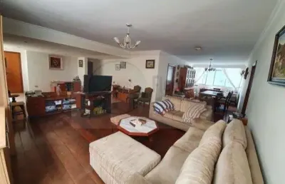 Excelente apartamento, totalmente reformado, 182,40m² - 4 dormitórios (sendo 1 suíte) e 2 vagas.