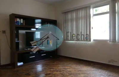 Casa com uma boa estrutura em terreno plano em ótima localização em rua sem saída.