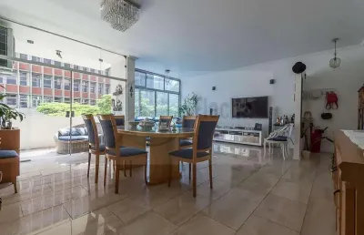 Apartamento totalmente reformado e decorado recentemente - 4 dormitórios, sendo 1 suíte e 2 vagas.