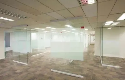 Sala comercial em condomínio na chácara santo antônio: 8 salas, 1 banheiro, 22 vagas de garagem e 935m² de área. alugue já!