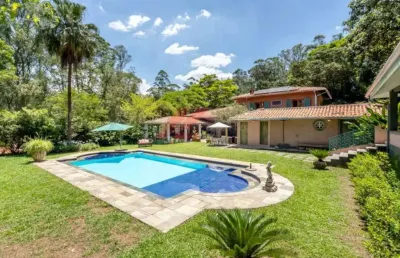 Luxuosa mansão em condomínio exclusivo em palos verdes, carapicuíba-sp: 6 quartos, 4 suítes, 6 banheiros, 15 vagas, 821,51m².
