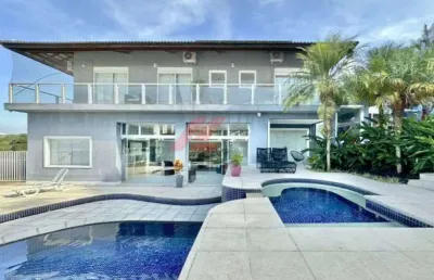 Casa de luxo em condomínio: 4 quartos, 4 suítes, 2 salas, 9 banheiros, 5 vagas, 711,64m² em carapicuíba-sp
