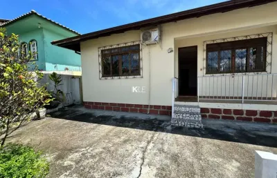 Casa com 3 quartos à venda na rua campolino alves, --, abraão, florianópolis por r$ 870.000