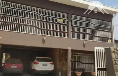 Casa sobrado com 3 quartos sendo uma súite 3 banheiros com churrasqueira