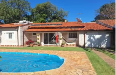 Casa em chácara com 3 quartos sendo 2 suítes à venda em condomínio na cidade de vinhedo/sp