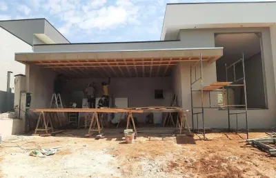 Casa térrea com 3 suítes, escritório e piscina à venda em condomínio de paulínia