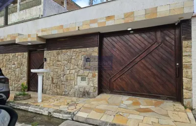 Imperdível casa à venda em itanhaém-sp, centro: 4 quartos, 2 suítes, sala, banheiro, garagem e 300m² de área!