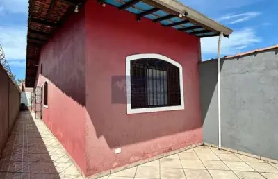 Casa à venda em mongaguá-sp, bairro flórida mirim: 2 quartos, sala, 2 banheiros, 3 vagas e 90m² de área. aproveite!