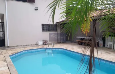 Imperdível! casa à venda em praia grande-sp, no bairro solemar, com 3 quartos, 1 suíte, 1 sala, 2 banheiros, 2 vagas de garagem e 139,28 m².