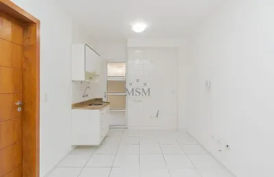 Apartamento térreo com sacada ampla, 1 dormitório e 1 vaga no hugo lange/juvevê!