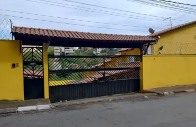 Vendo sobrado de condomínio, proporcionando toda o conforto e segurança que sua família merece!