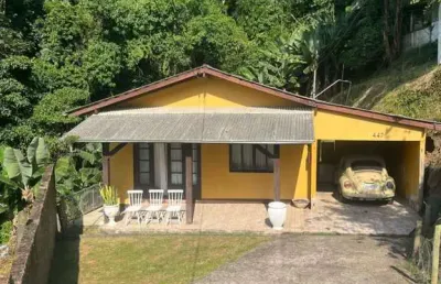 Ótima residência com 3 dormitórios próximo vila germânica