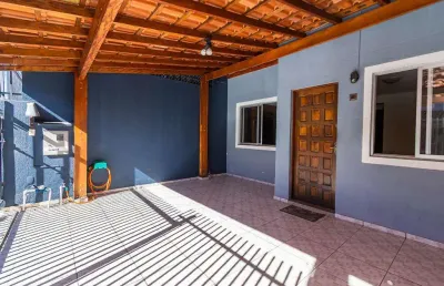 Sobrado à venda em curitiba, xaxim, com 3 quartos, com 74.69 m²