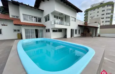 Casa para venda - 800.16m², 5 dormitórios, sendo 2 suites, 6 vagas - universitário