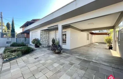 Casa para venda - 210m², 3 dormitórios, sendo 1 suites, 2 vagas - interlagos