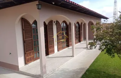 Casa de alto padrão para venda no centro de quatro barras