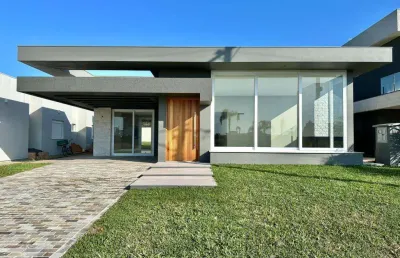 Casa 04 dorm à venda no bairro village com 205 m² de área privativa - 2 vagas de garagem