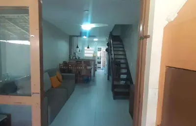 Sobrado geminado 2 dorm à venda no bairro capão novo com 90 m² de área privativa - 3 vagas de garagem
