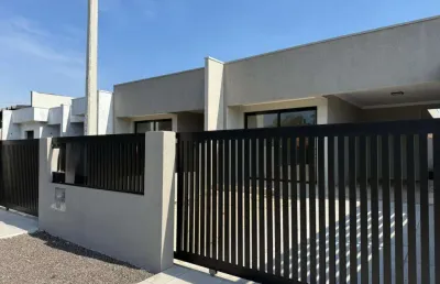 Casa 02 dorm à venda no bairro capão novo - 2 vagas de garagem